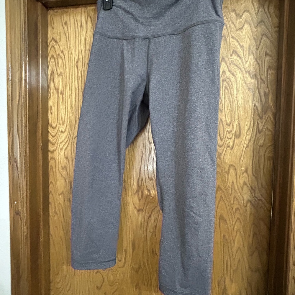 lululemon athletica Gray Women's Cropped Leggings